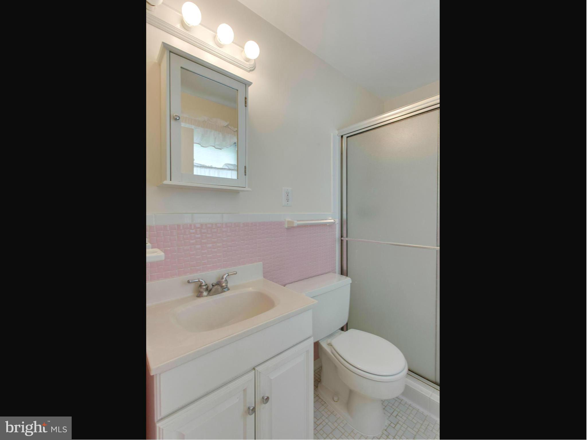 6302 Wayles Street Springfield, VA 22150 - Photo 18 of 28 Bath