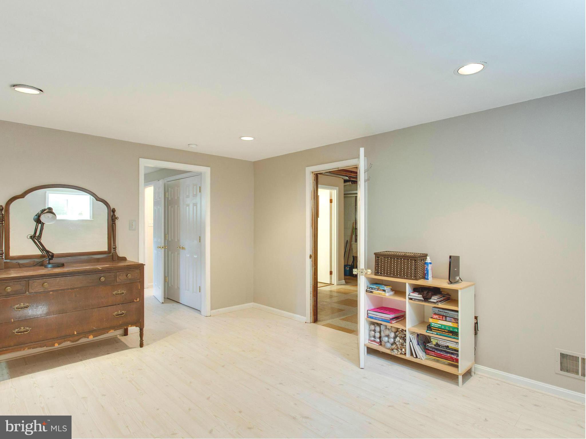 6302 Wayles Street Springfield, VA 22150 - Photo 22 of 28 Bedroom