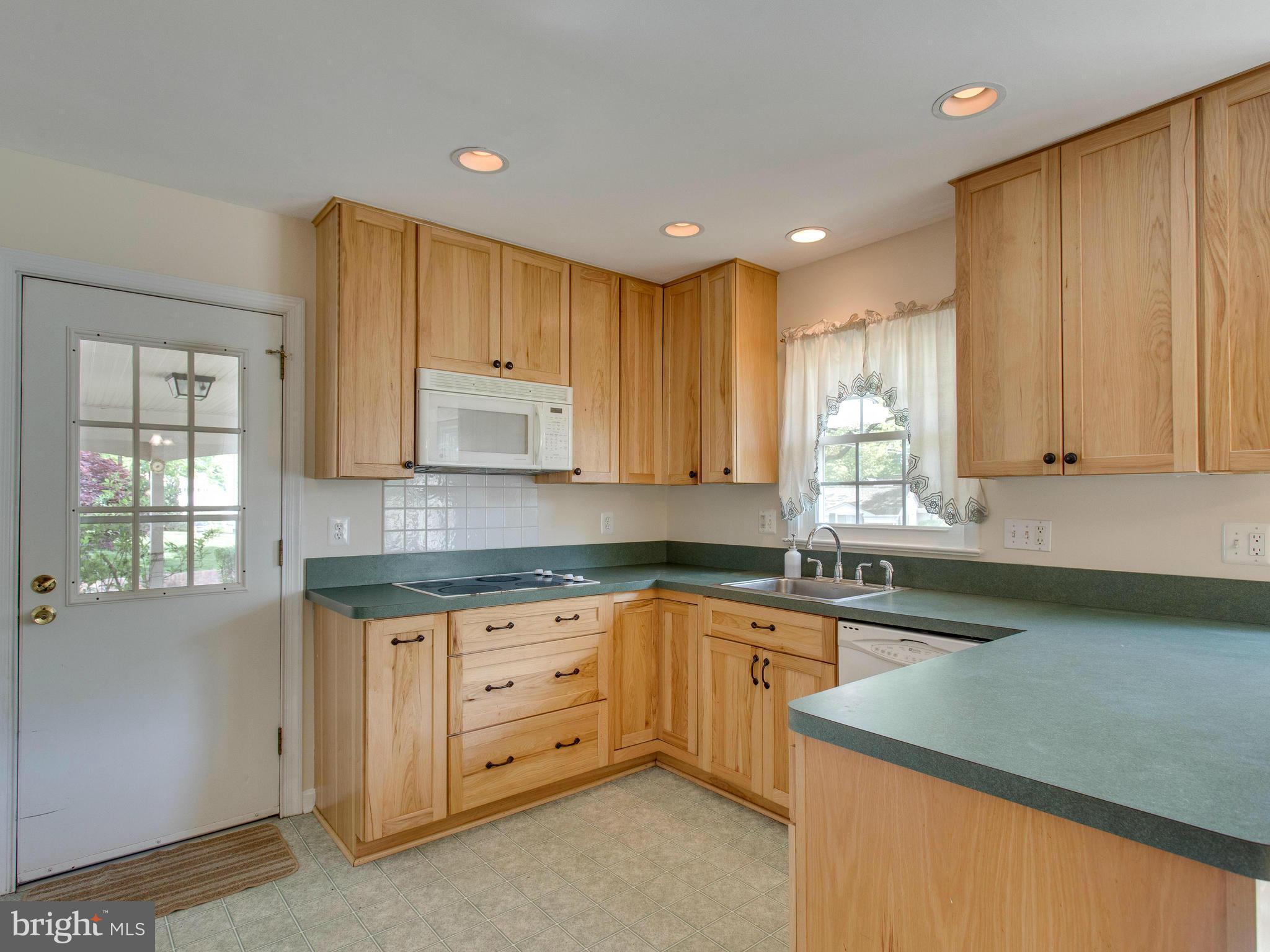 6302 Wayles Street Springfield, VA 22150 - Photo 4 of 28 Kitchen