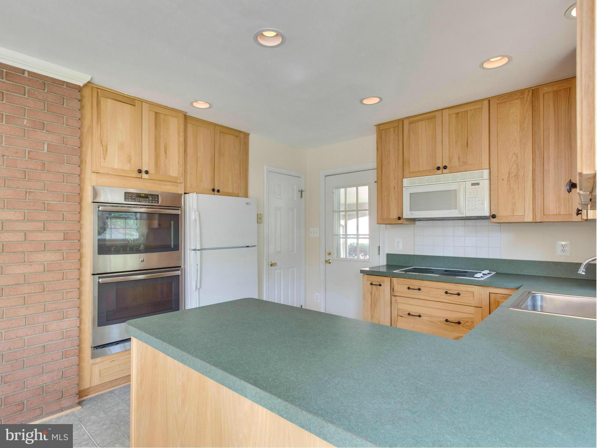 6302 Wayles Street Springfield, VA 22150 - Photo 7 of 28 Kitchen