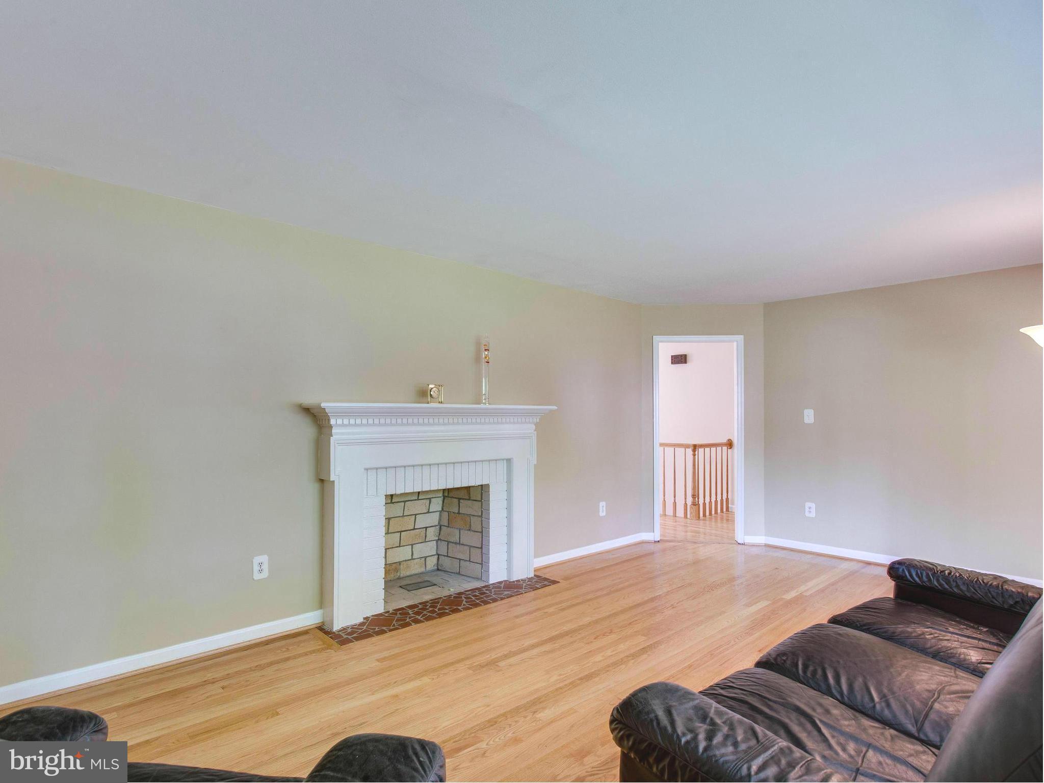6302 Wayles Street Springfield, VA 22150 - Photo 10 of 28 Living Room