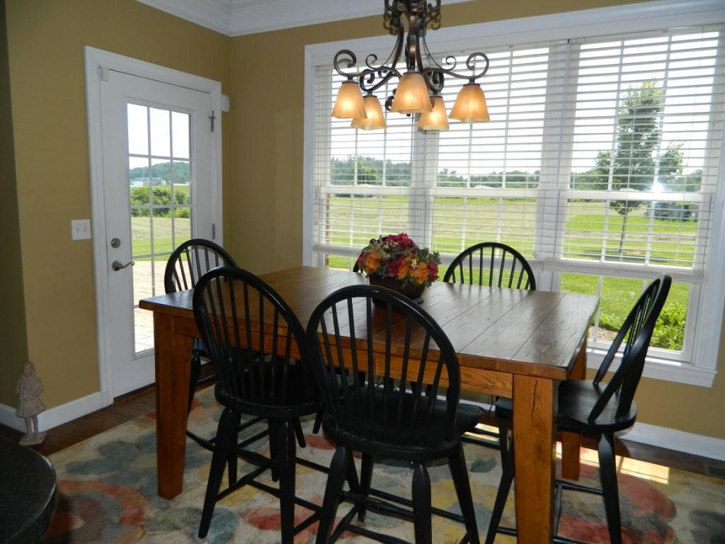 1020 Mitchell Road Kingsport, TN 37663 - Photo 11 of 32 Breakfast Area