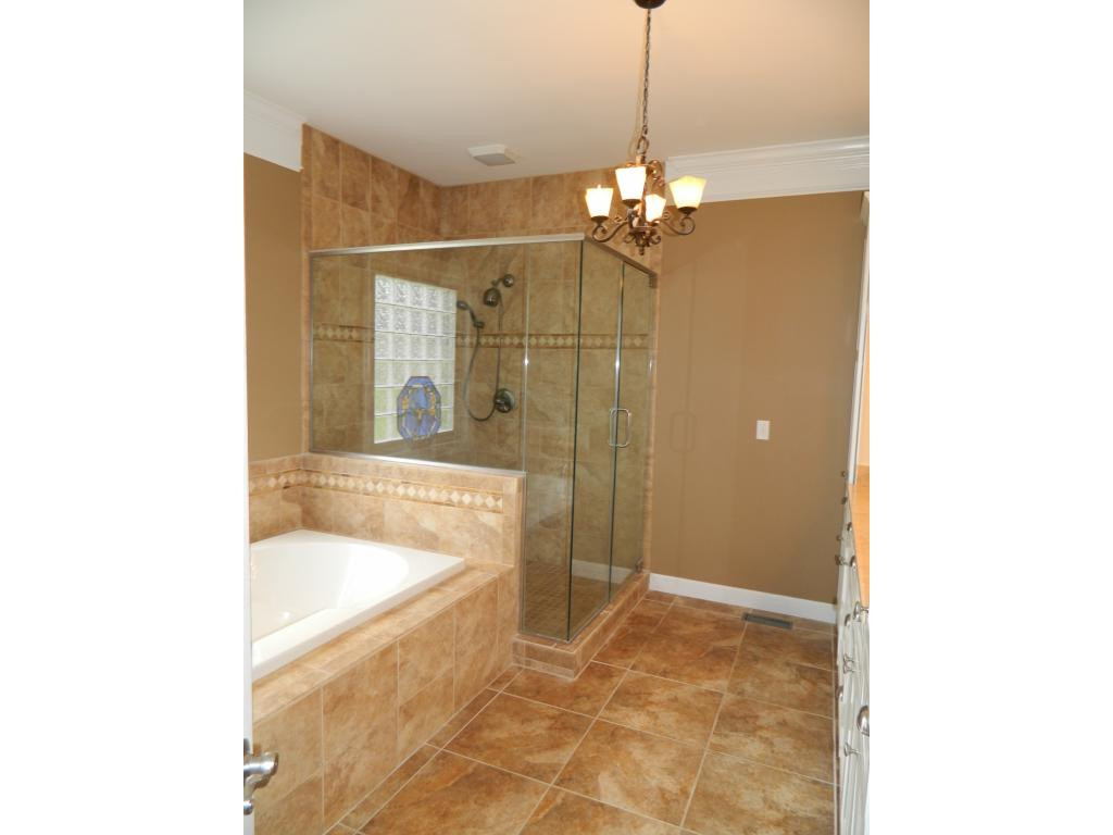 1020 Mitchell Road Kingsport, TN 37663 - Photo 16 of 32 Master Bath