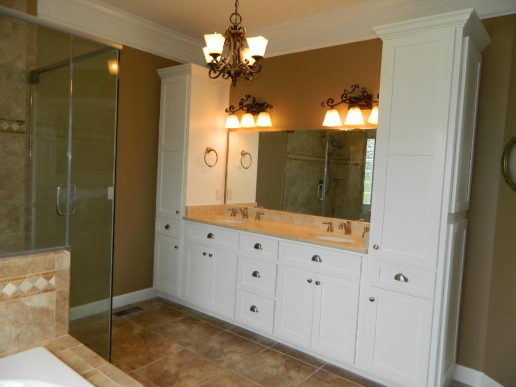 1020 Mitchell Road Kingsport, TN 37663 - Photo 17 of 32 Master Bath Vanity