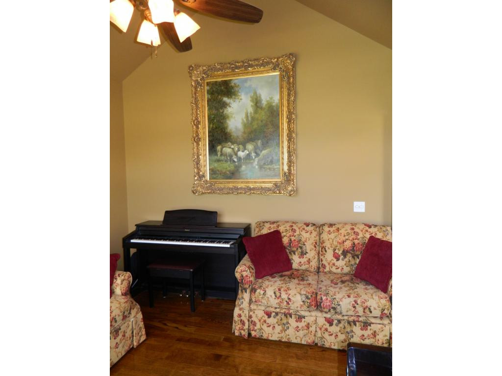 1020 Mitchell Road Kingsport, TN 37663 - Photo 2 of 32 Formal Living Room