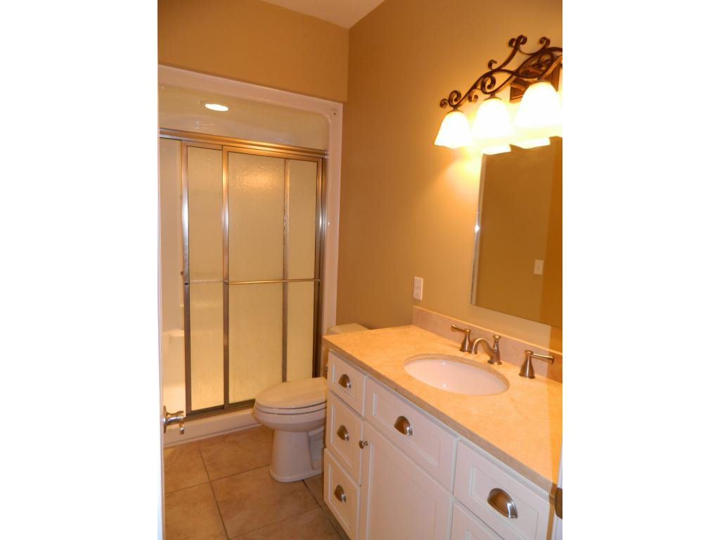 1020 Mitchell Road Kingsport, TN 37663 - Photo 23 of 32 Hall Bath