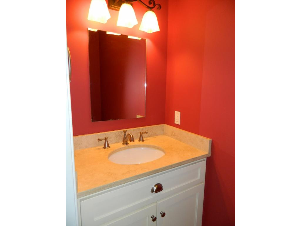 1020 Mitchell Road Kingsport, TN 37663 - Photo 26 of 32 Powder Room