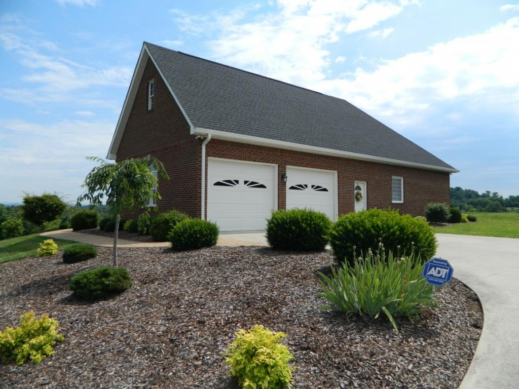 1020 Mitchell Road Kingsport, TN 37663 - Photo 29 of 32 Garage Entrance