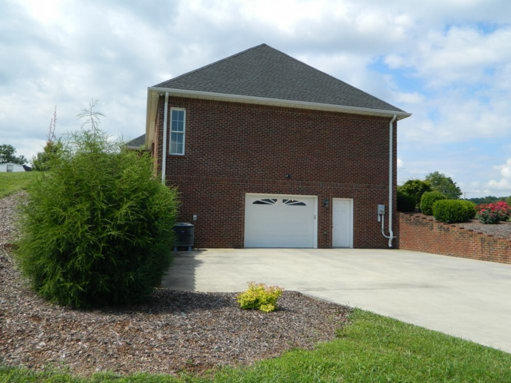 1020 Mitchell Road Kingsport, TN 37663 - Photo 30 of 32 Additional DU Garage