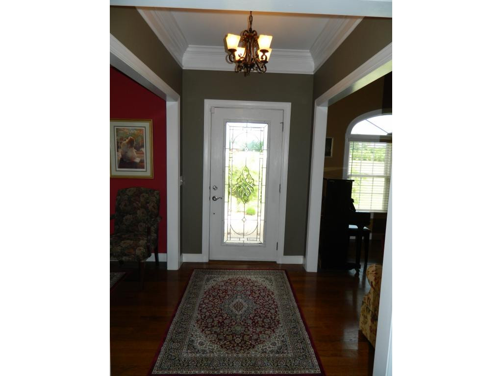 1020 Mitchell Road Kingsport, TN 37663 - Photo 5 of 32 Foyer