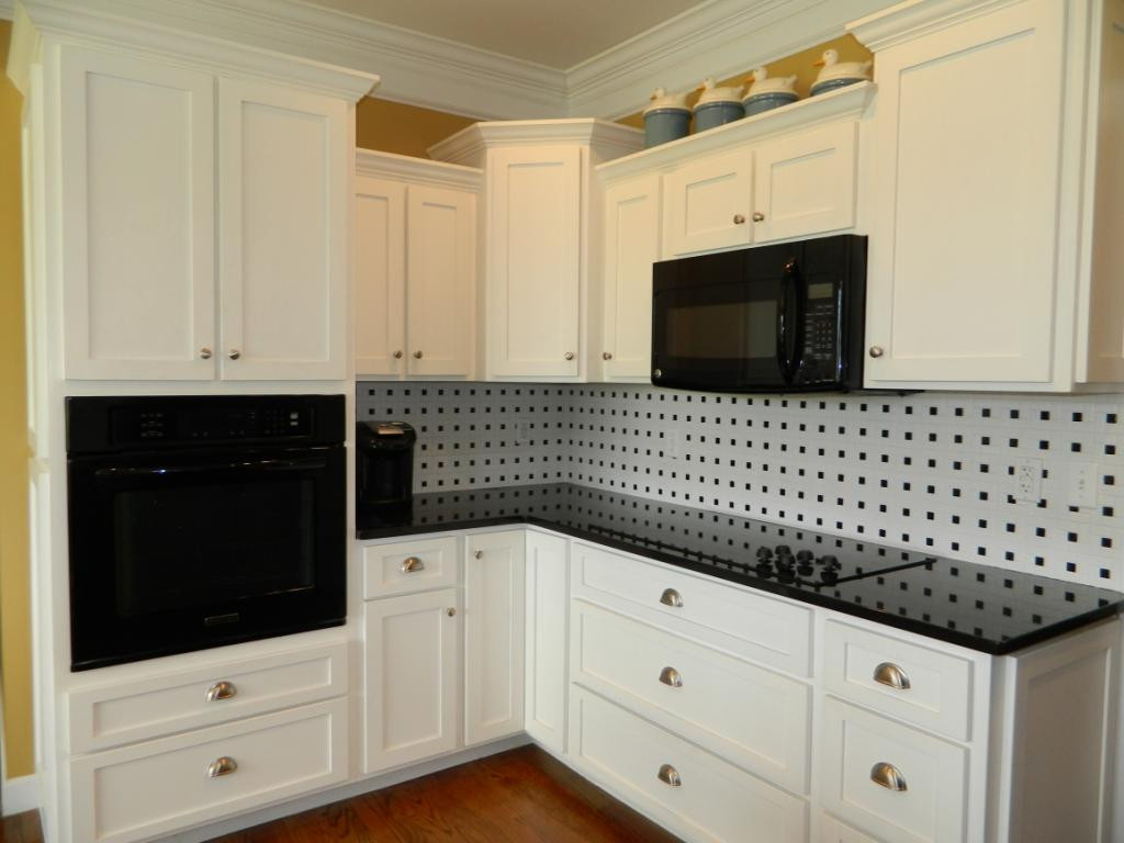 1020 Mitchell Road Kingsport, TN 37663 - Photo 7 of 32 Kitchen