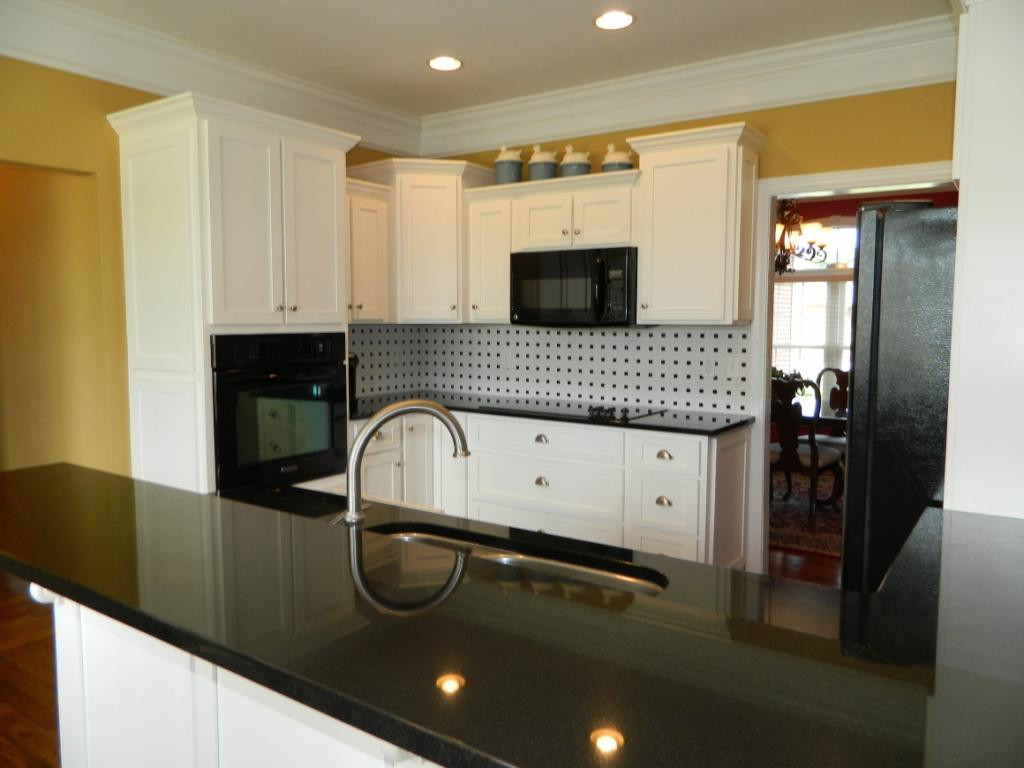 1020 Mitchell Road Kingsport, TN 37663 - Photo 8 of 32 Kitchen