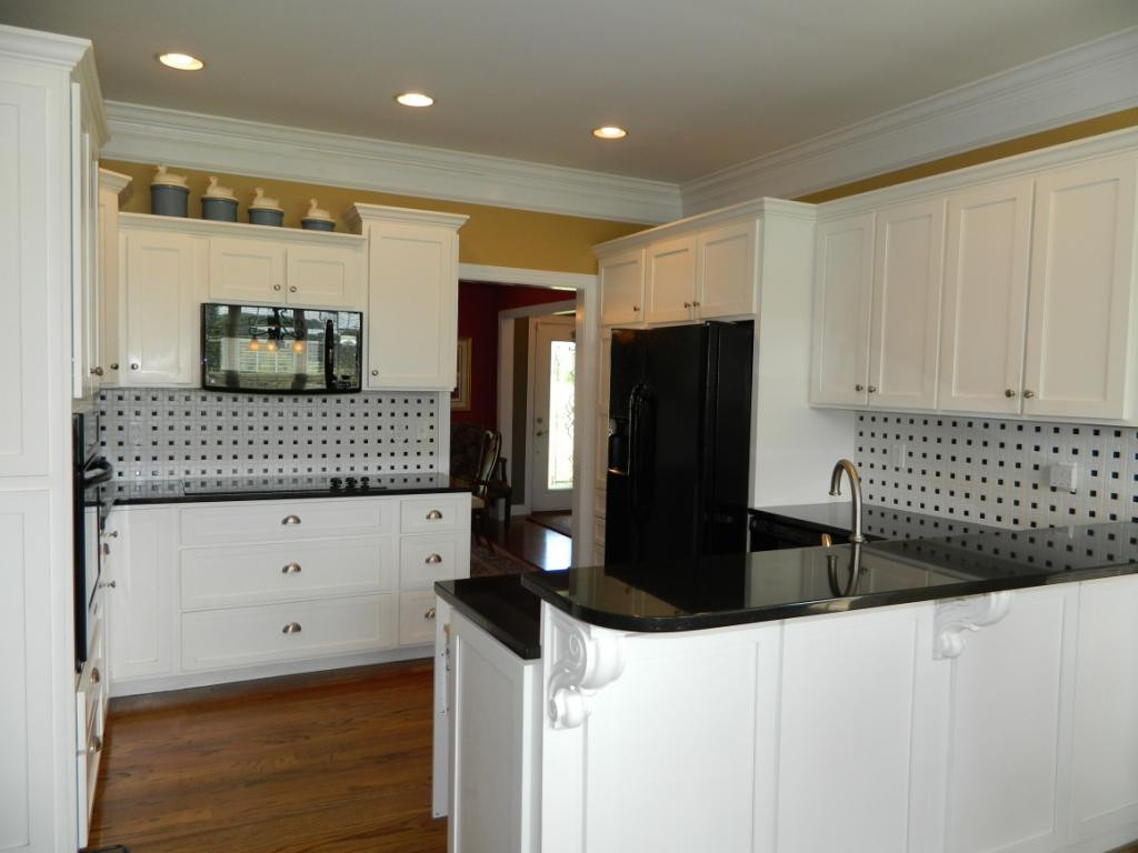 1020 Mitchell Road Kingsport, TN 37663 - Photo 9 of 32 Kitchen