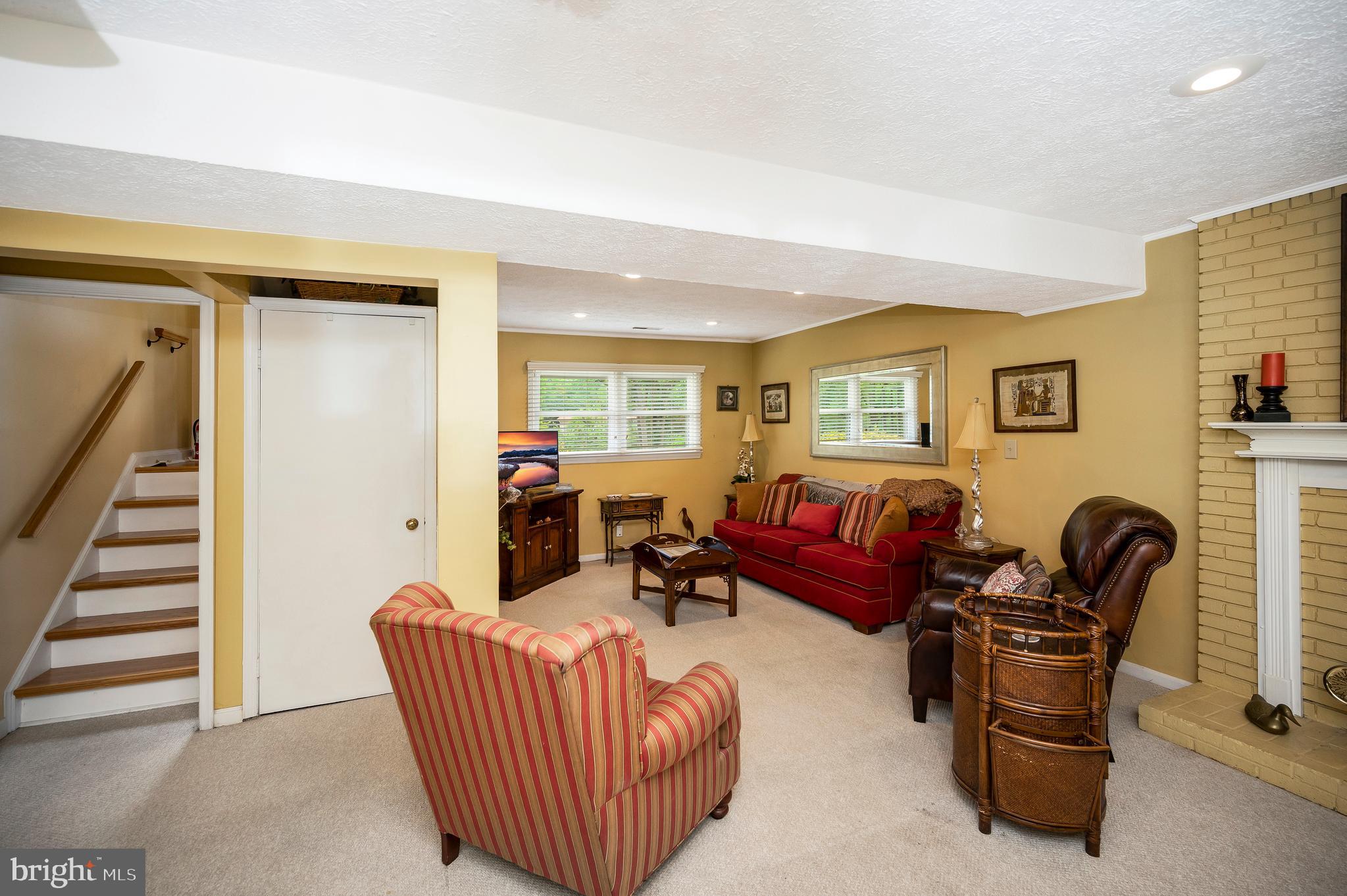 14 Apache Terrace Fredericksburg, VA 22401 - Photo 24 of 38 a living room with furniture and a potted plant