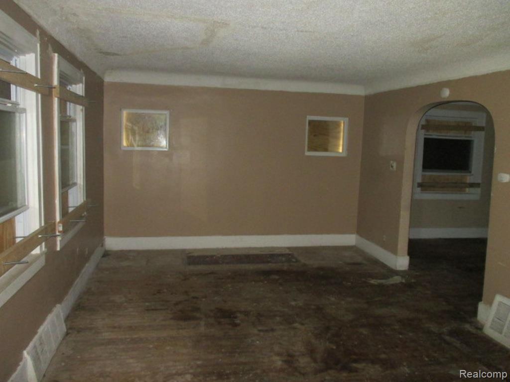 18575 Appleton Street Detroit, MI 48219 - Photo 7 of 23 7-Living Room View 1.jpg