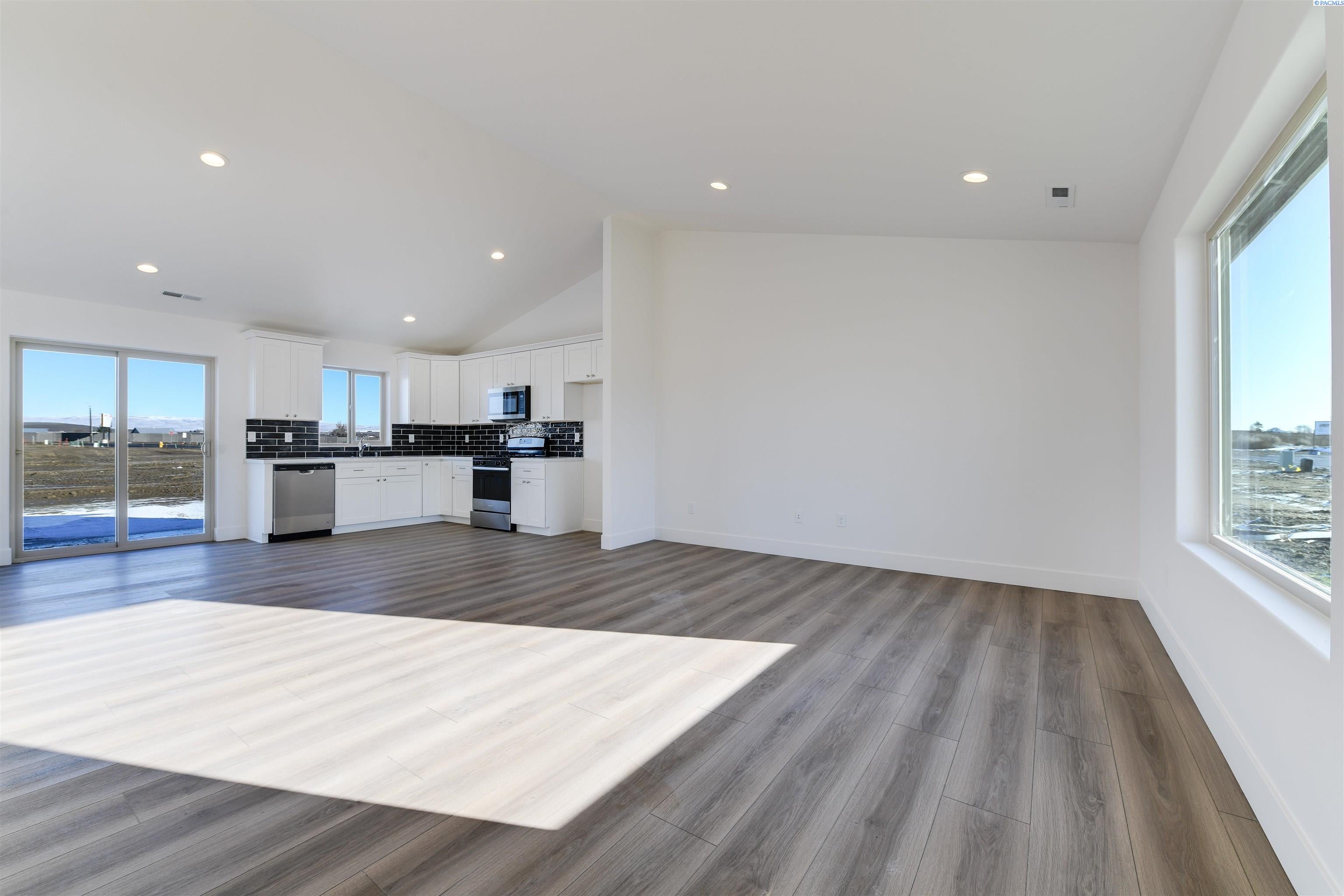 804 Grapevine Street Grandview, WA 98930 - Photo 4 of 19 Gallery Image 4