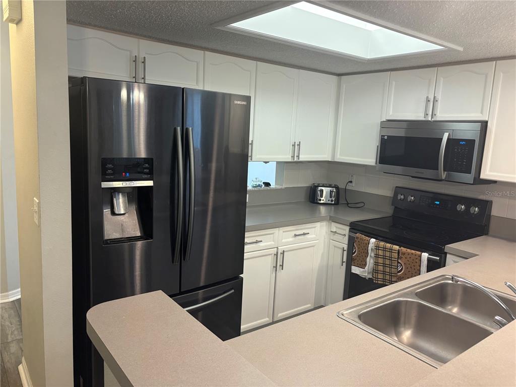 9122 Jake's Path Largo, FL 33771 - Photo 4 of 34