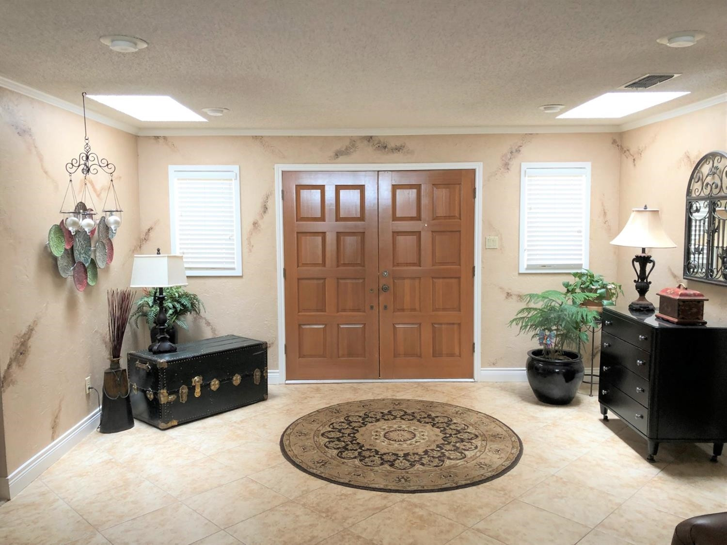 4018 88th Place Lubbock, TX 79423 - Photo 2 of 31 a view of a livingroom with furniture and front door