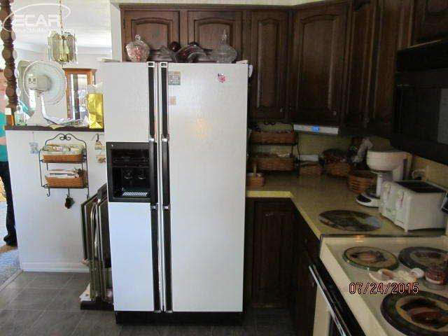 3167 North Center Road Flint, MI 48506 - Photo 5 of 16 20444854-4.JPG