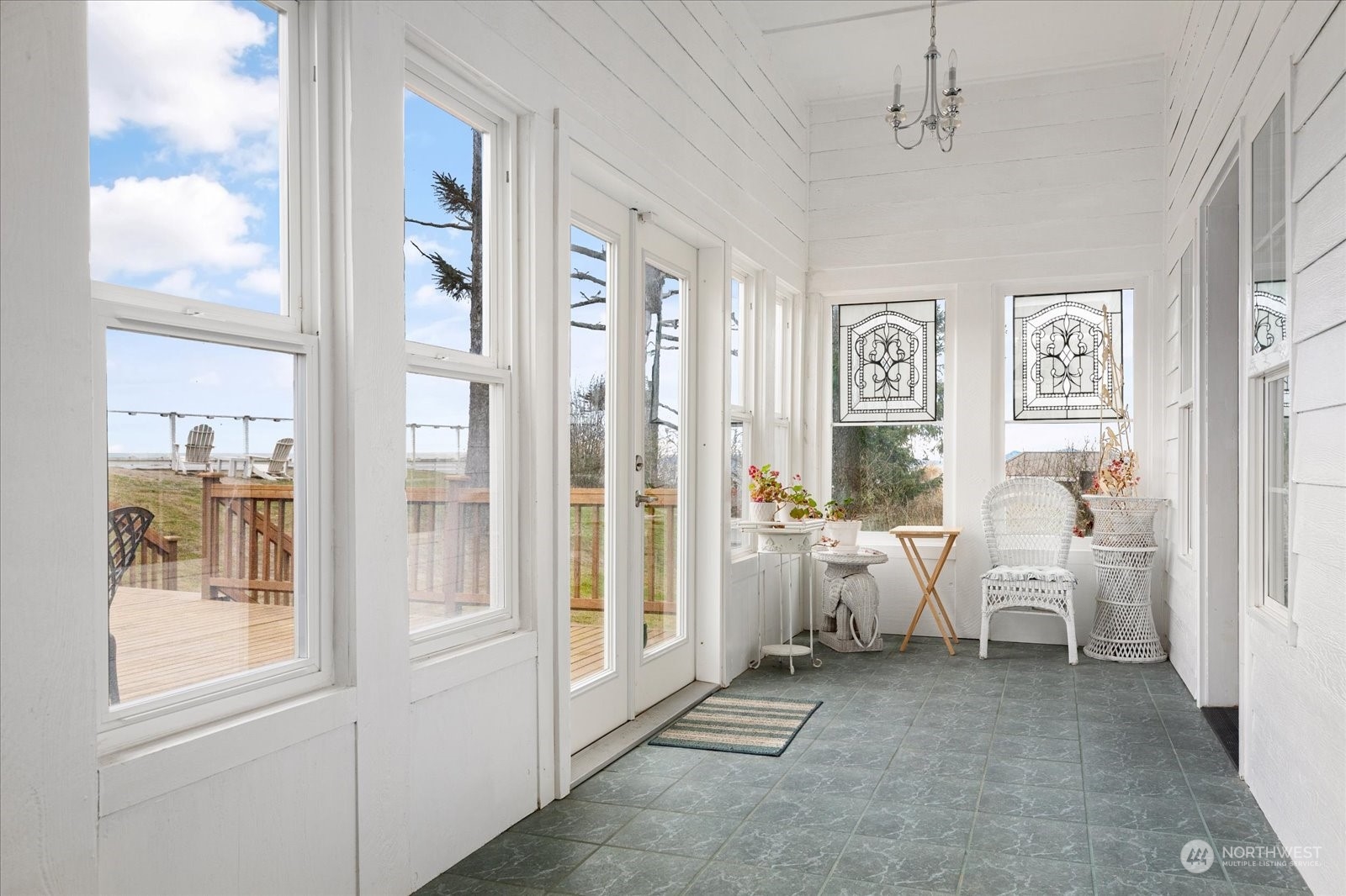 2313 West Beach Road Oak Harbor, WA 98277 - Photo 11 of 40 Gallery Image 11