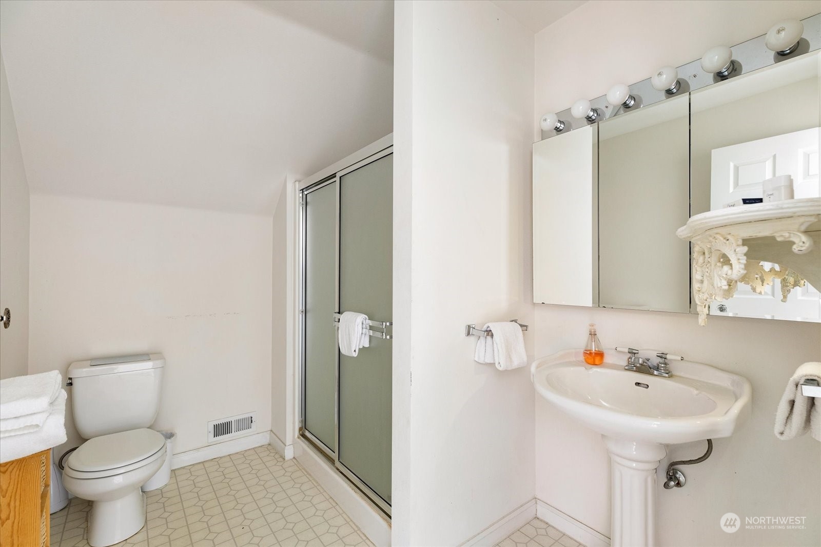 2313 West Beach Road Oak Harbor, WA 98277 - Photo 15 of 40 Gallery Image 15