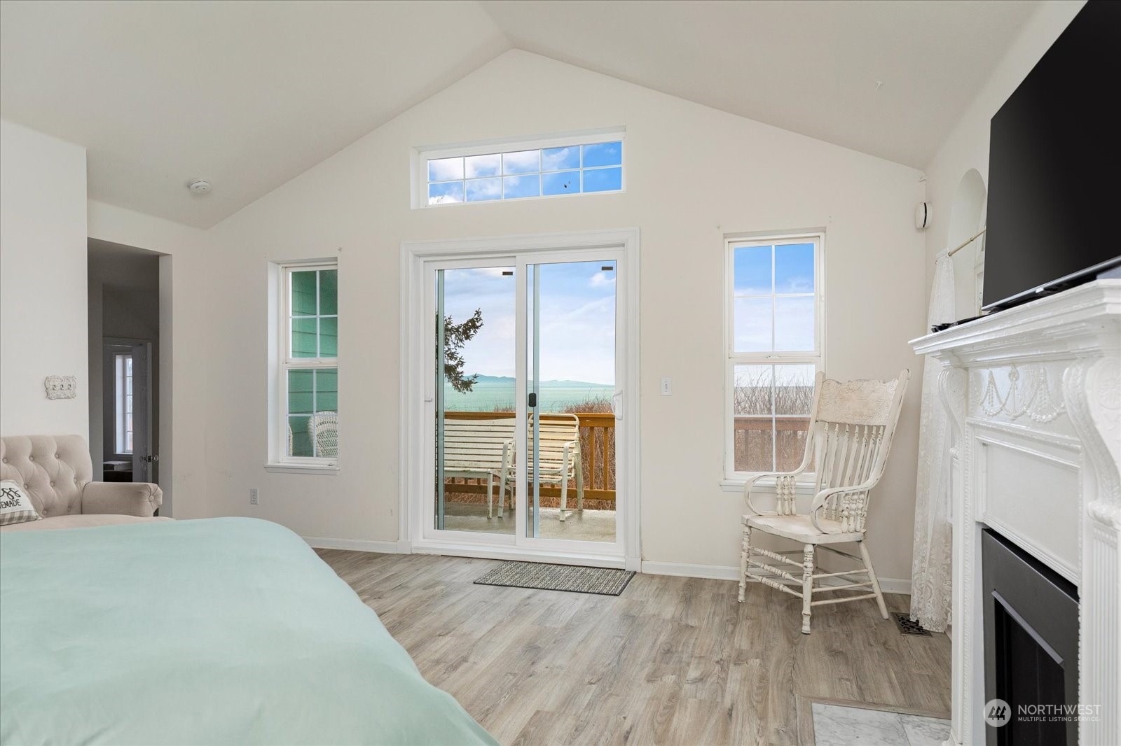 2313 West Beach Road Oak Harbor, WA 98277 - Photo 17 of 40 Gallery Image 17