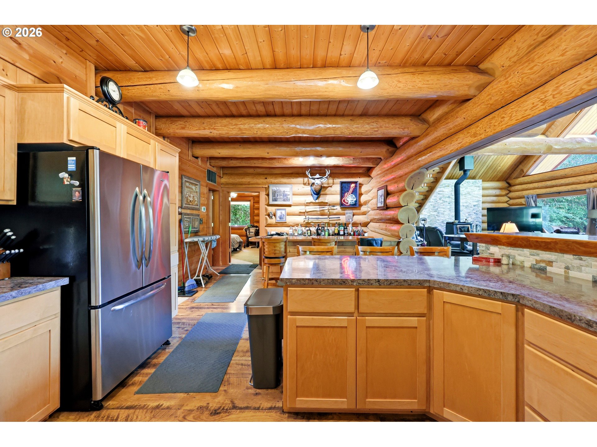 390 Spruce Creek Road Longview, WA 98632 - Photo 21 of 45 a kitchen with lots of counter top space