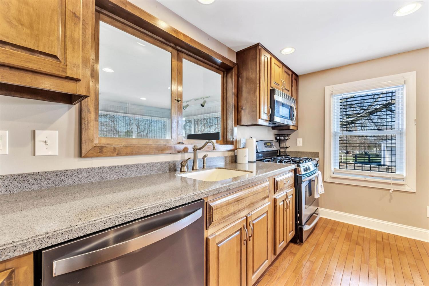 4030 Ebenezer Road Cincinnati, OH 45248 - Photo 19 of 43