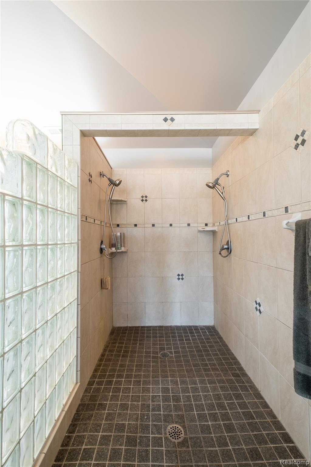 2350 Crane Road Fenton, MI 48430 - Photo 28 of 58 Full bathroom featuring tiled shower
