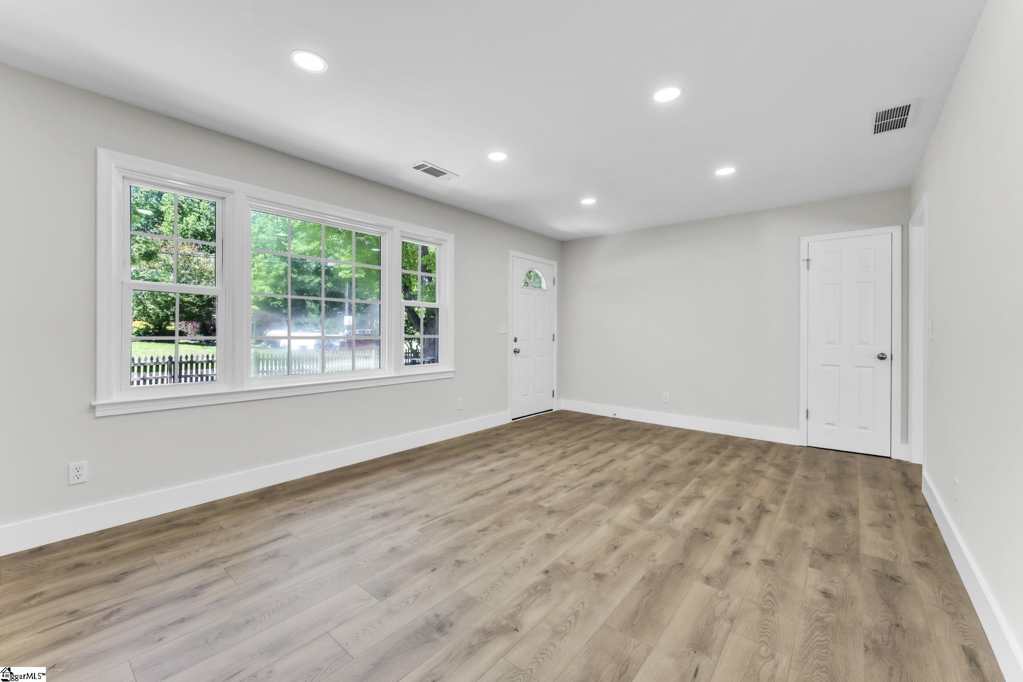 15 Longmeadow Road Taylors, SC 29687 - Photo 3 of 28 Gallery Image 3