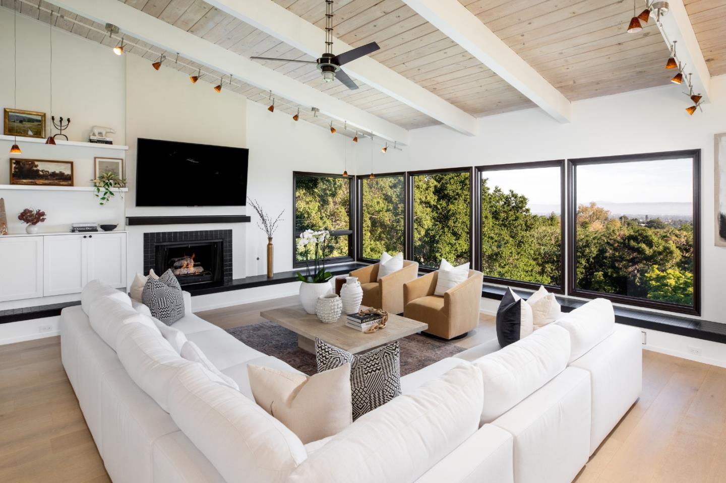 10669 Magdalena Road Los Altos Hills, CA 94024 - Photo 13 of 48