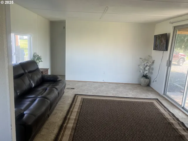 $970,000 | 30083 Copper Lane, Hermiston, OR 97838