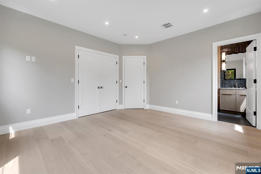 474 Oregon Street Paramus, NJ 07652 - Photo 32 of 44