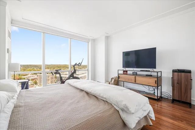 $999,000 | 5 Renaissance Square, Unit 26B, White Plains, NY 10601