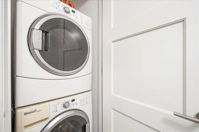 $999,000 | 5 Renaissance Square, Unit 26B, White Plains, NY 10601