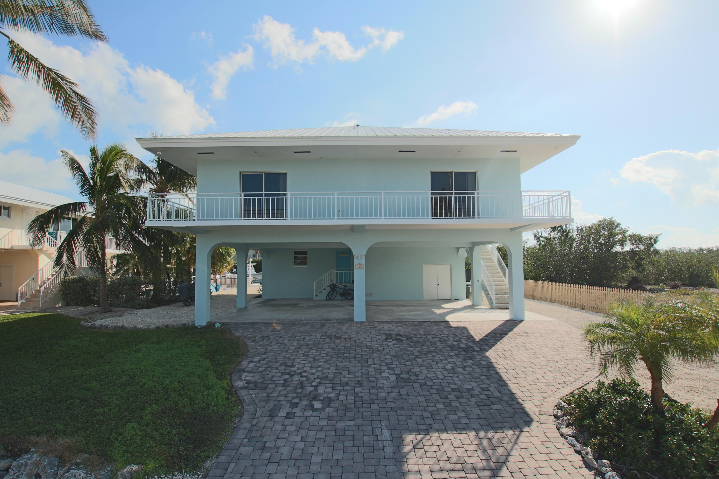 123 Bluebird Road Tavernier, FL 33070 - Photo 4 of 52 IMG_5881