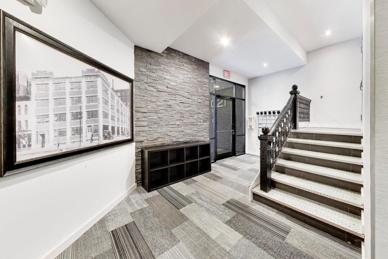 1021 South State Street, Unit 408 Chicago, IL 60605 - Photo 2 of 31