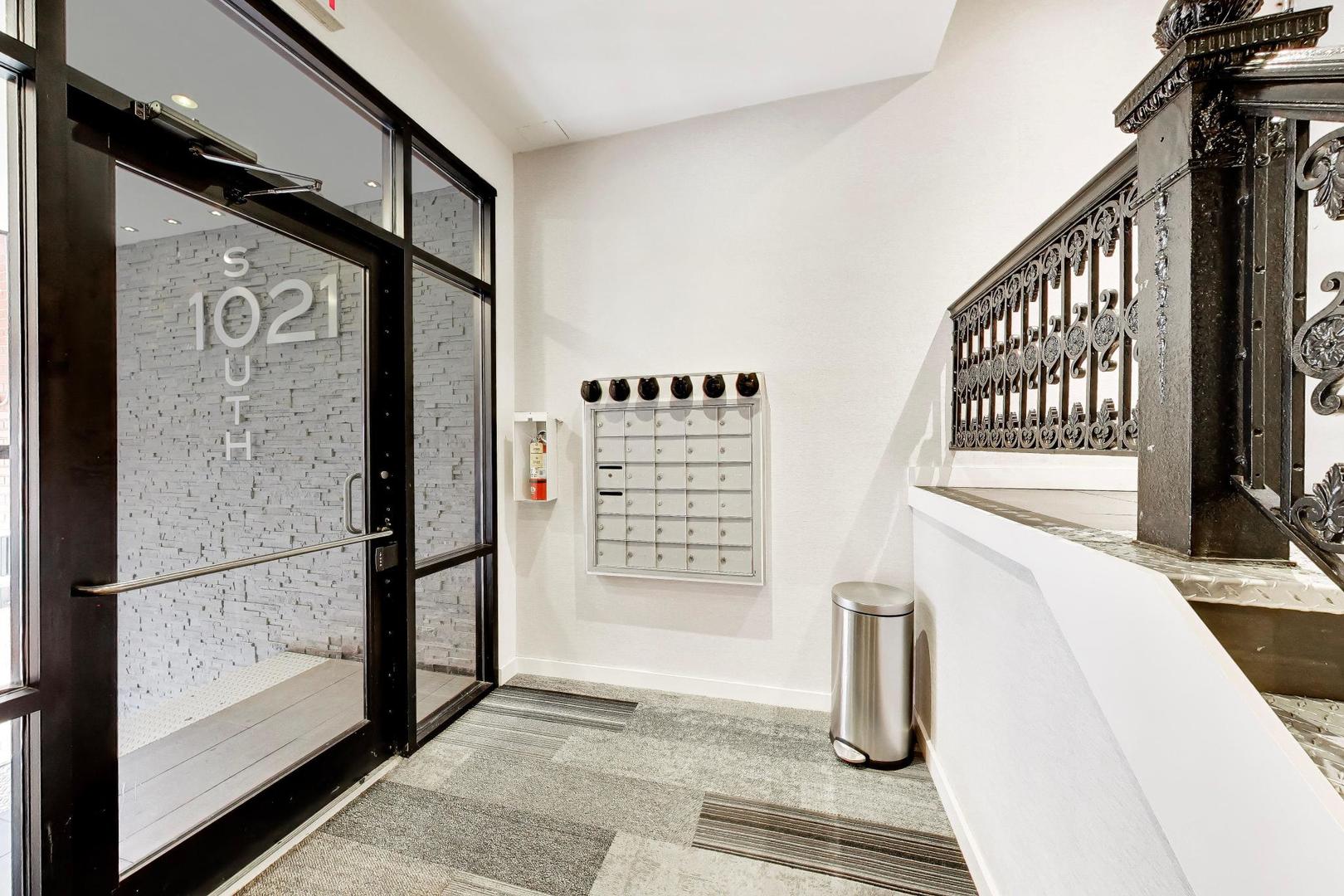 1021 South State Street, Unit 408 Chicago, IL 60605 - Photo 4 of 31