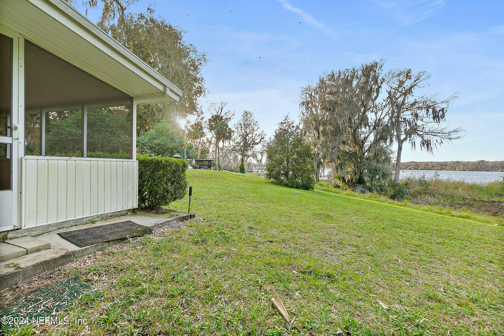 118 River Bend Road Welaka, FL 32193 - Photo 15 of 25 118RiverBendRdHDRPhotos-28