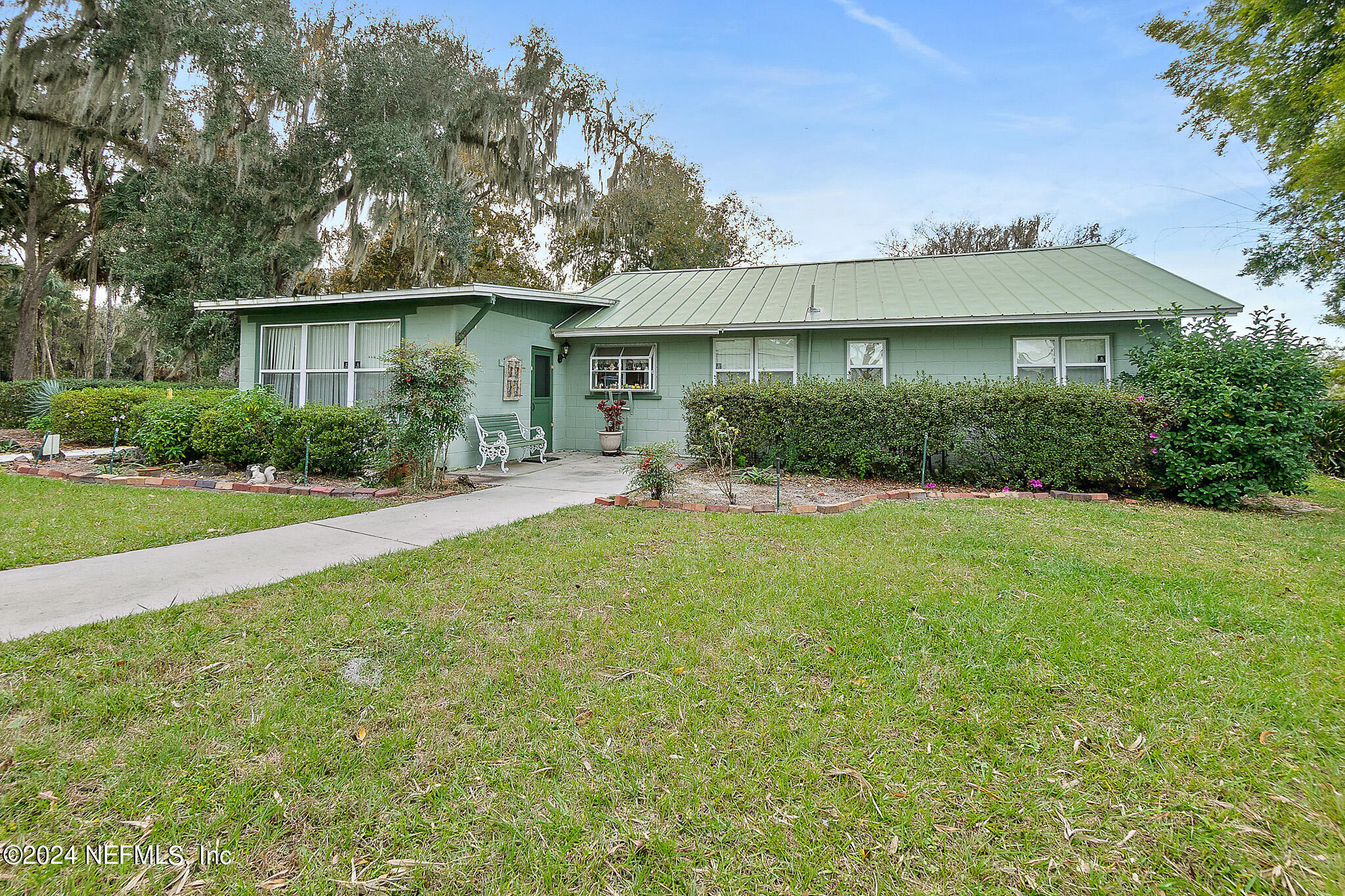 118 River Bend Road Welaka, FL 32193 - Photo 2 of 25 118RiverBendRdHDRPhotos-35