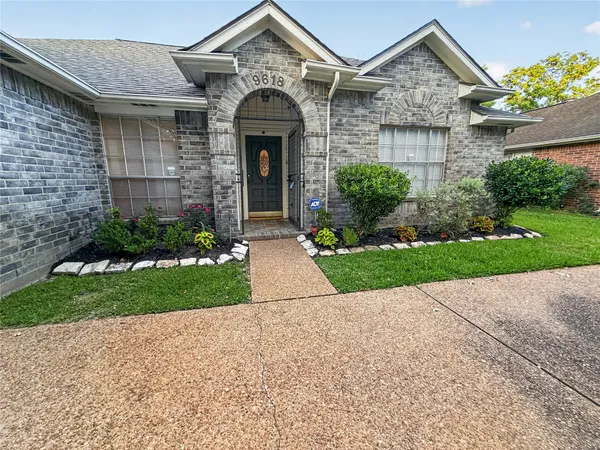 $275,000 | 9618 Meadowchase Court, Houston, TX 77065
