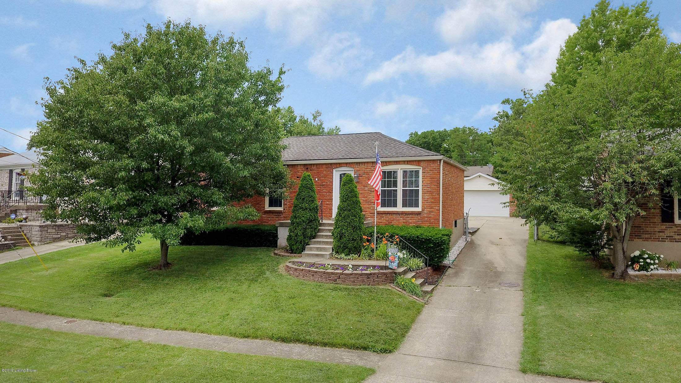 10217 St Rene Road Louisville, KY 40299 - Photo 3 of 39 001