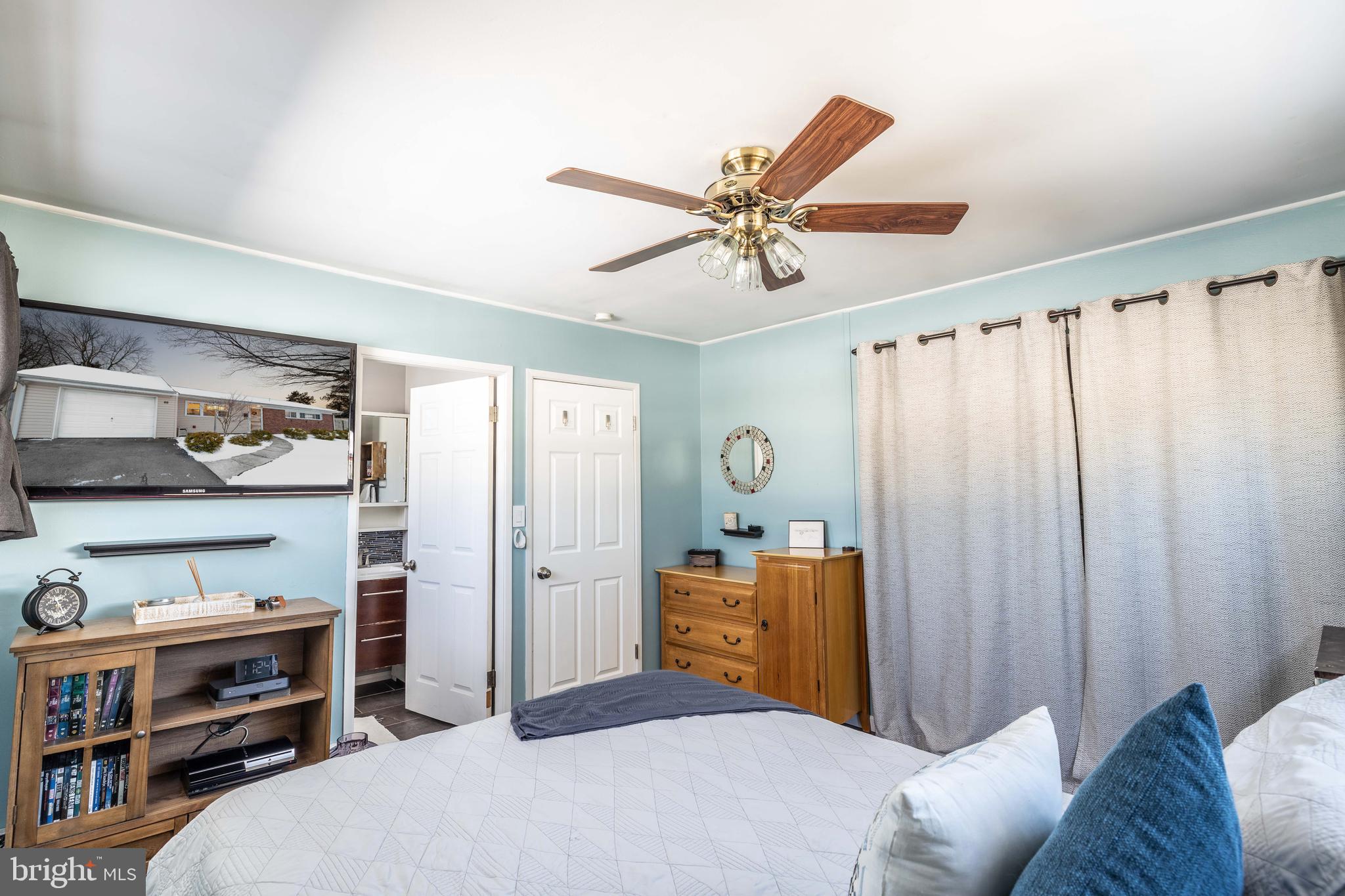 55 Incurve Road Levittown, PA 19057 - Photo 14 of 29 Gallery Image 14