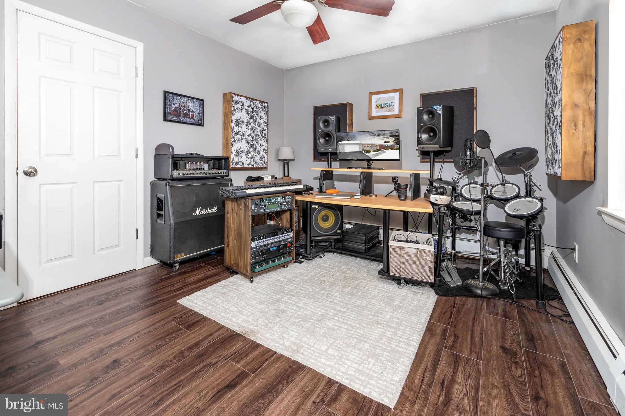 55 Incurve Road Levittown, PA 19057 - Photo 22 of 29 Gallery Image 22