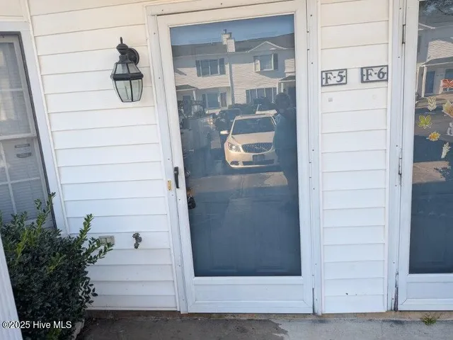 $950 | 3812 Sterling Pointe Drive, Unit F 5, Winterville, NC 28590