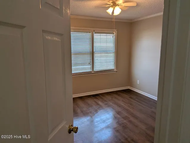 $950 | 3812 Sterling Pointe Drive, Unit F 5, Winterville, NC 28590