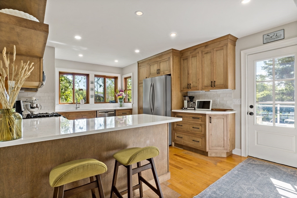 31 Blanding Road Rehoboth, MA 02769 - Photo 3 of 40 Gallery Image 3