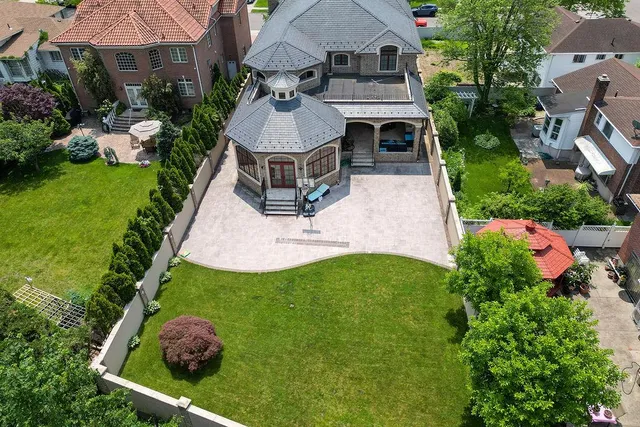 $4,280,000 | 264-11 60th Avenue | Little Neck