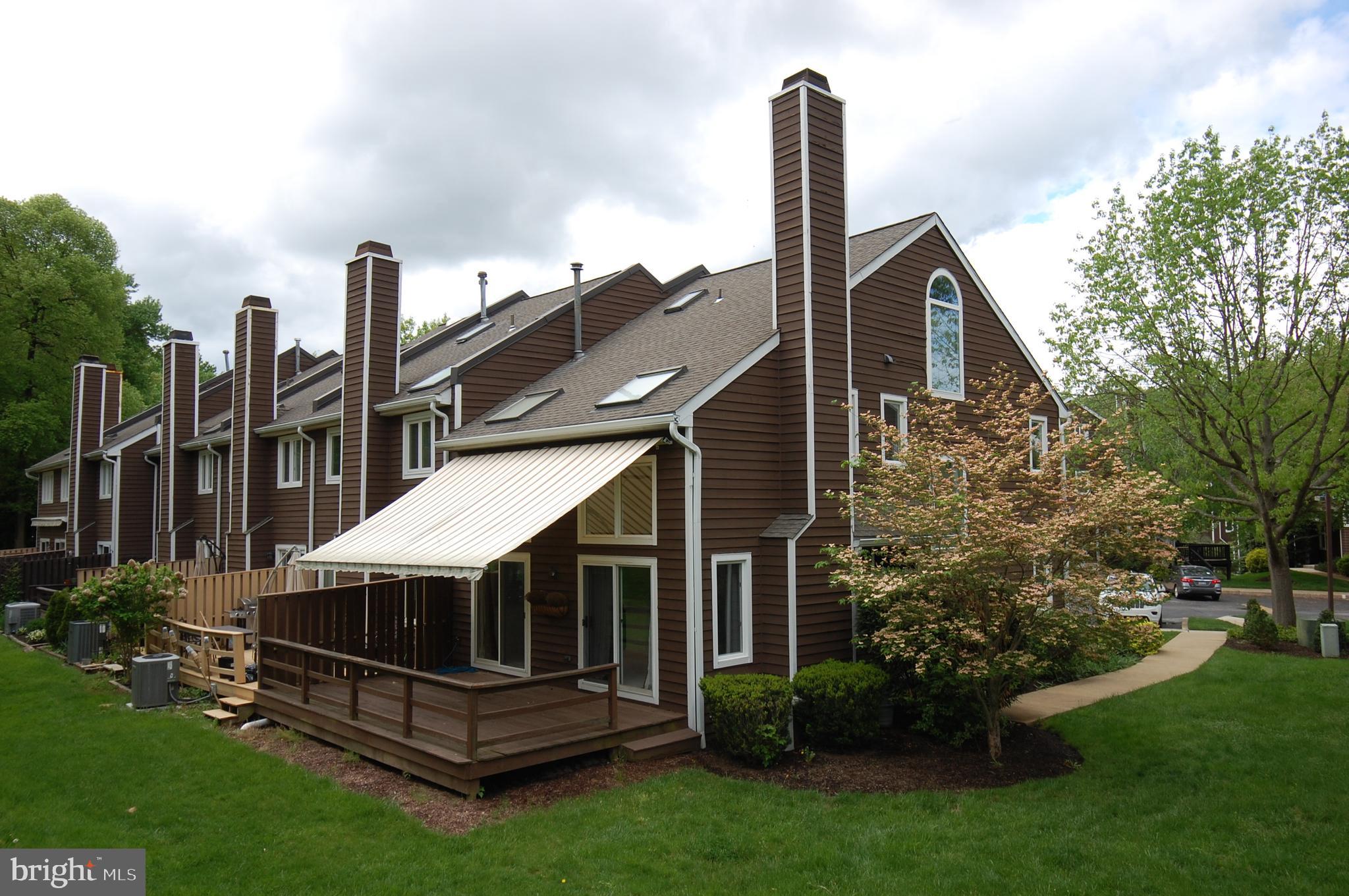 286 Fox Run Exton, PA 19341 - Photo 3 of 31 Nice electric awning