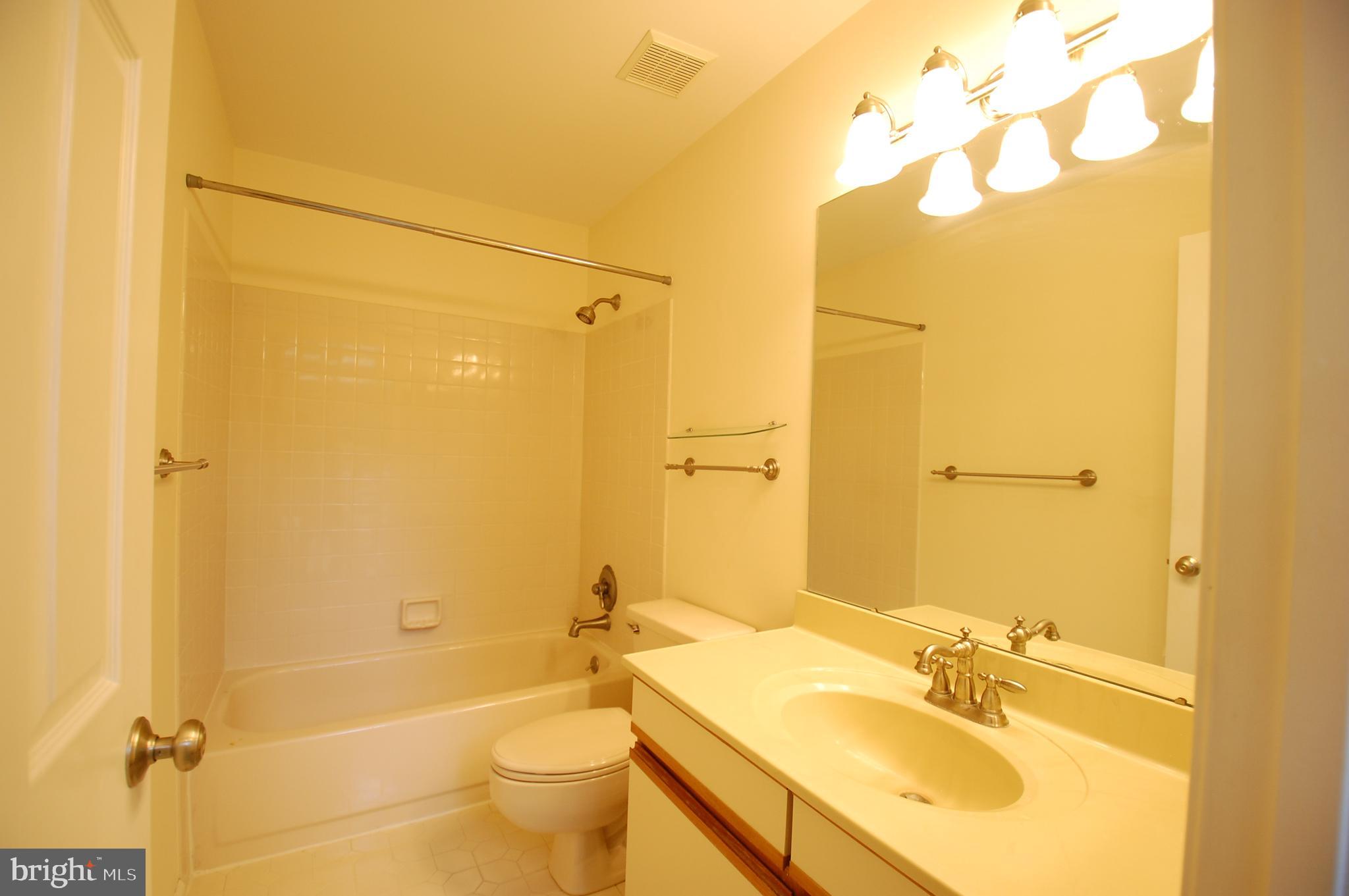286 Fox Run Exton, PA 19341 - Photo 26 of 31 Upper hall bathroom